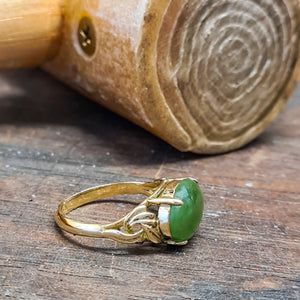 18 ct gold ring with jade