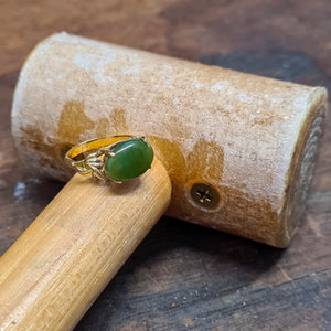 18 ct gold ring with jade