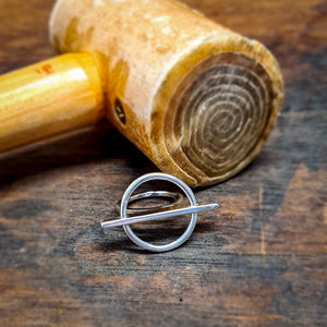 Ring with circle and line front view